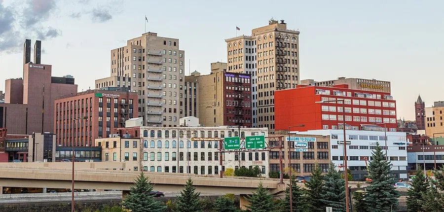 Downtown Duluth, Minnesota Skyline (25406820466) (cropped) in Duluth, Minnesota