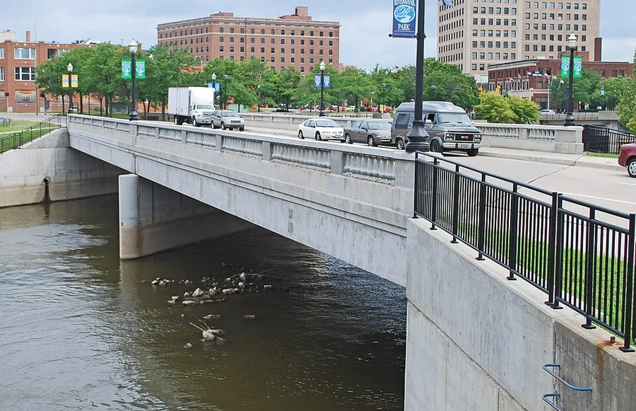 Beach-GarlandSt-FlintRiverBridgeFlintMI in Flint, Michigan