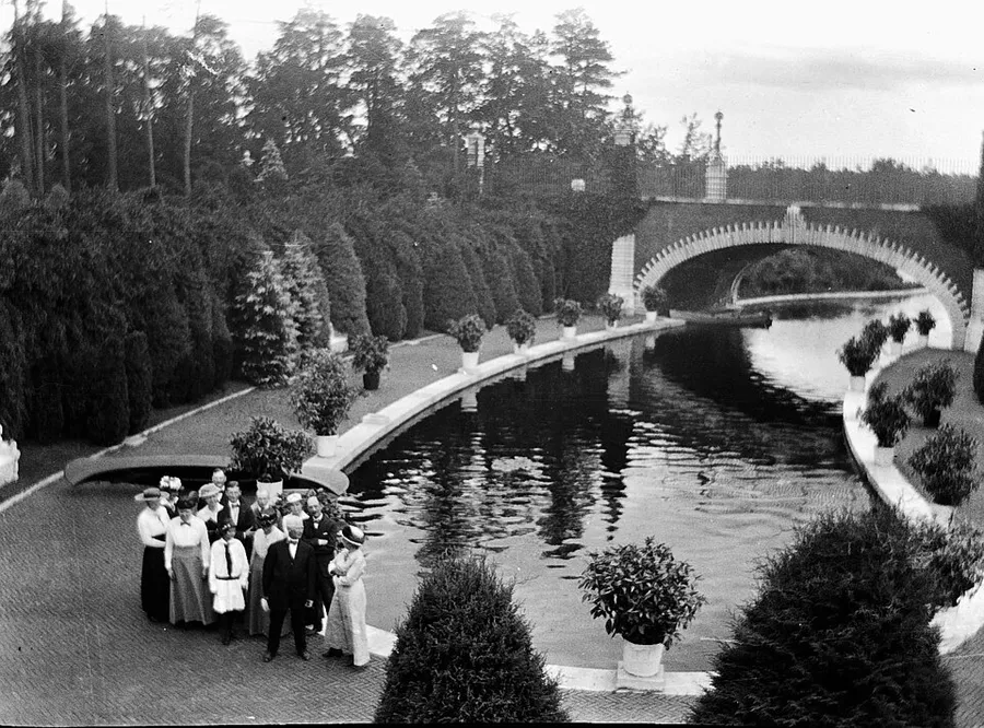Georgian Court bridge and Sunken Garden (5784301252) in Lakewood, New Jersey