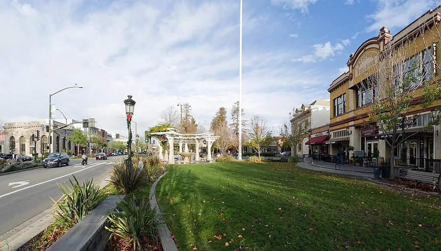 Downtown Livermore (cropped) in Livermore, California