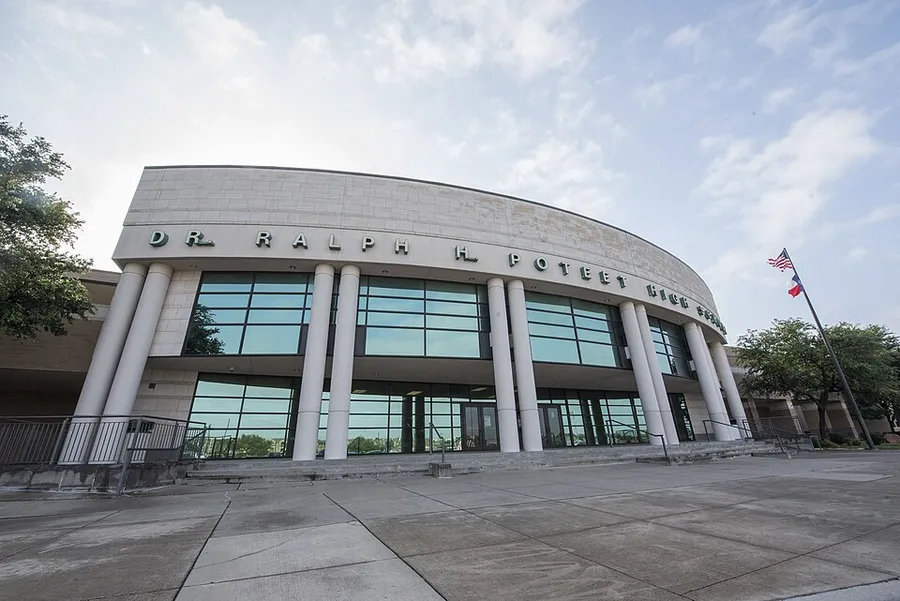 Exterior of Poteet High School in Mesquite, Texas