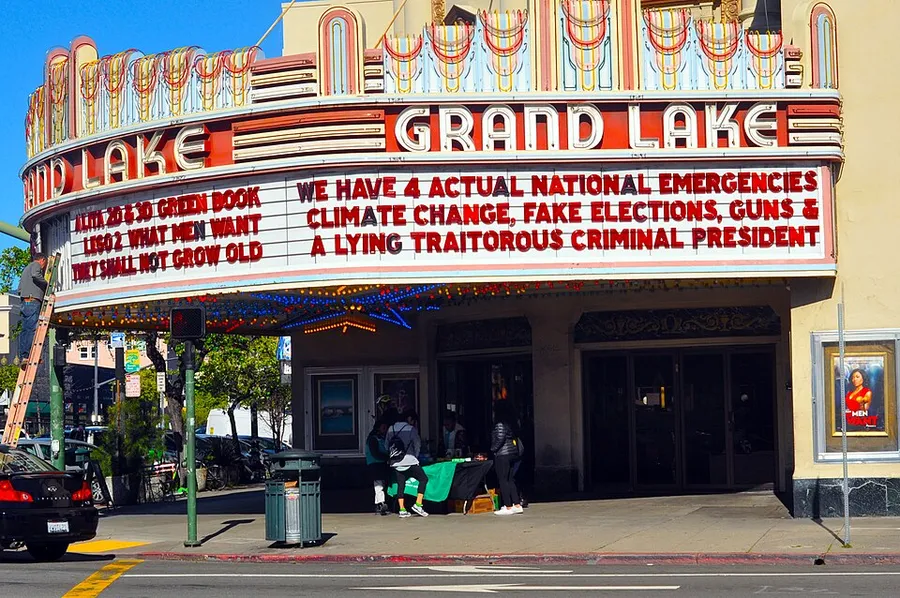 Grand Lake Theater Marquee 2019 (40184874953) in Oakland, California