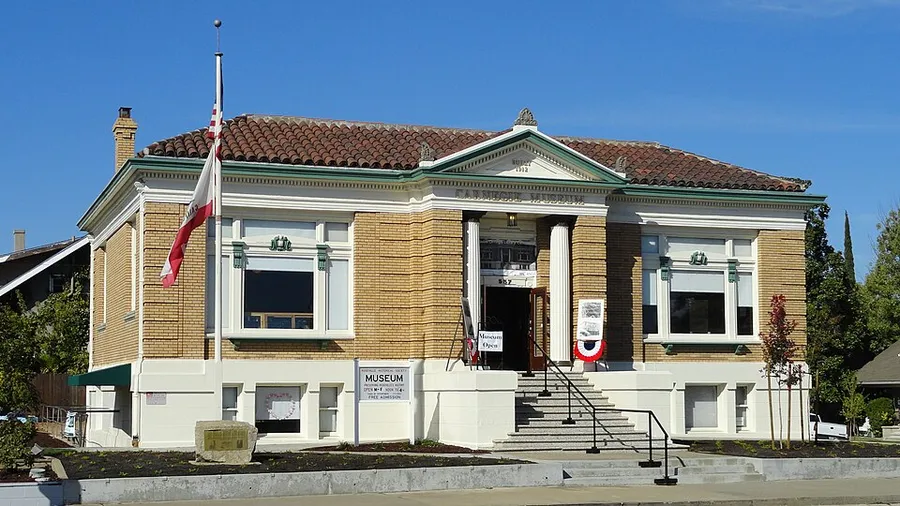 Carnegie Library (Roseville, California), facade, oblique view in Roseville, California