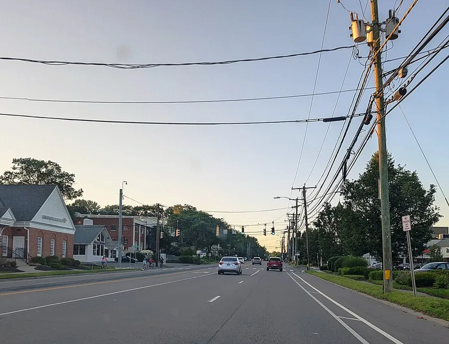 CT 137 nb in Turn of River, June 2025 in Stamford, Connecticut